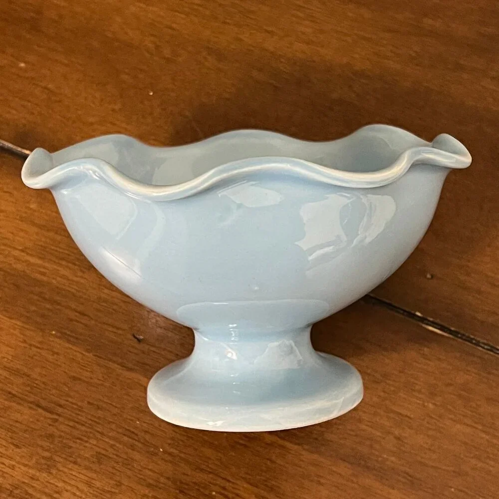 Williams Sonoma Set of 4 Scallop Edge Bowls On Pedestal NEW